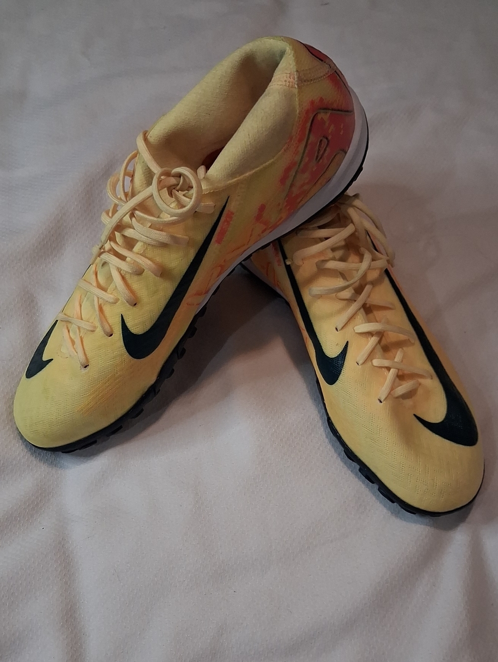 Nike Zoom Mecurial Vapor Women’s Yellow Soccer /Turf Cleats with Black Swoosh